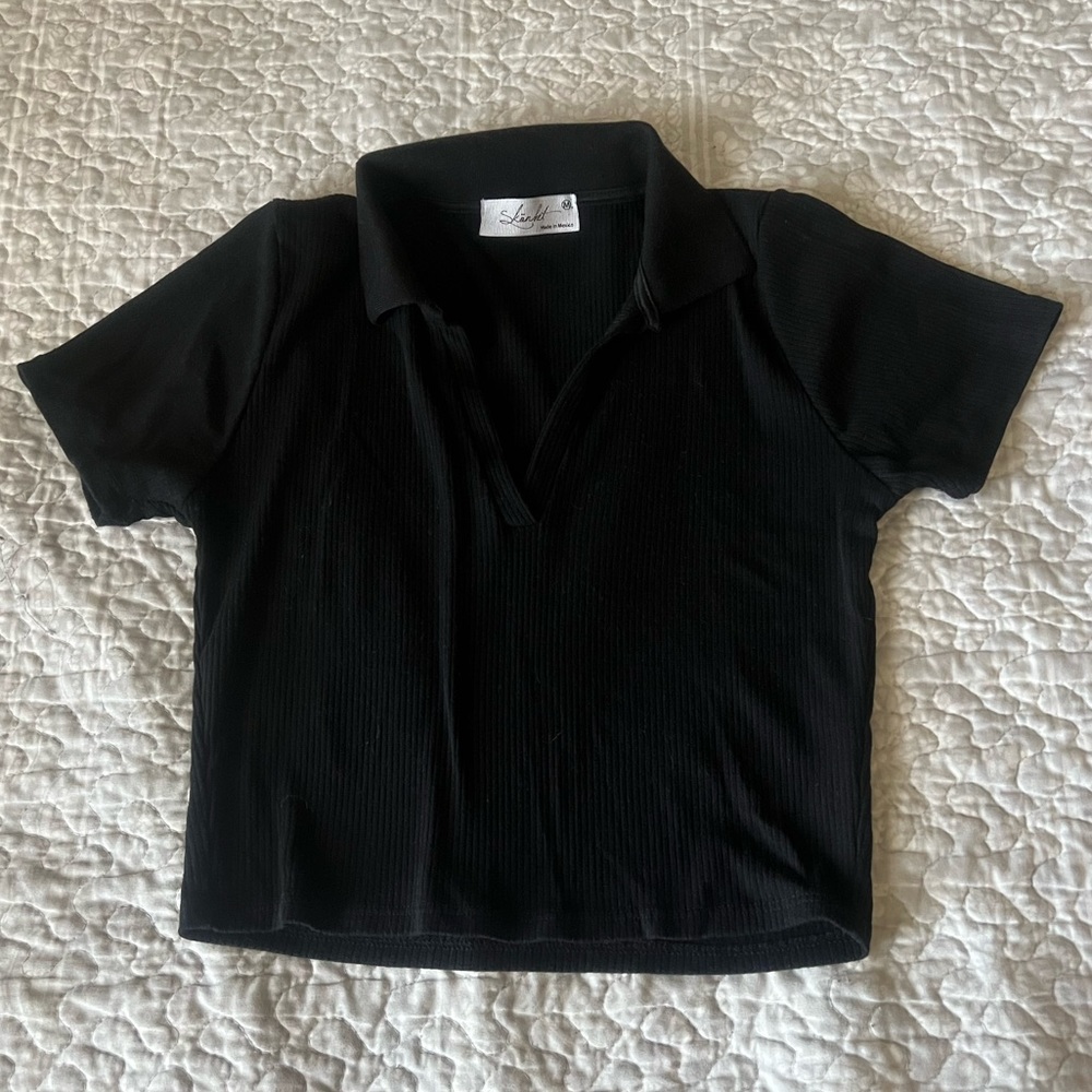 Cropped collared top